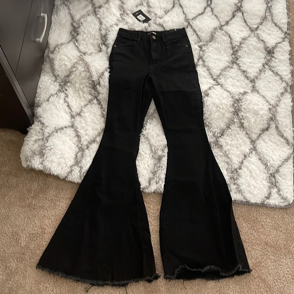 Black super stretchy flare jeans! Perfect for any occasion! 💕✨Adorable! 🥰
